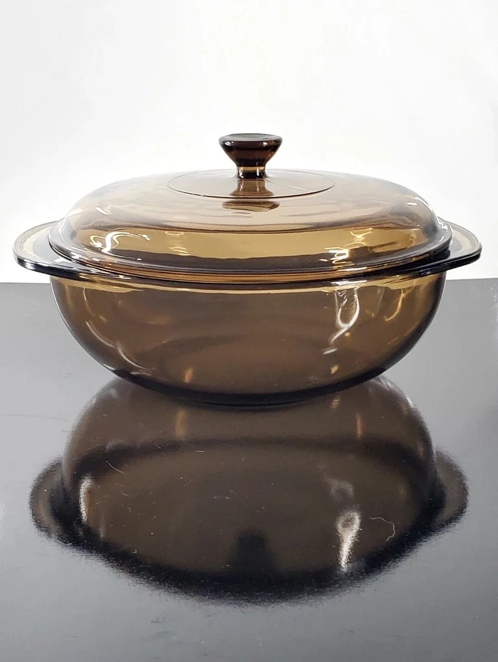 Pristine 2qt Fireside Brown Amber Glass Covered 10
